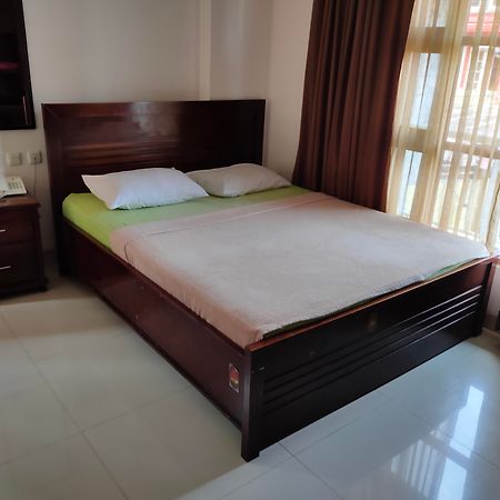 OYO 3894 Karunia Muslim Syariah Hotel Jakarta Bagian luar foto