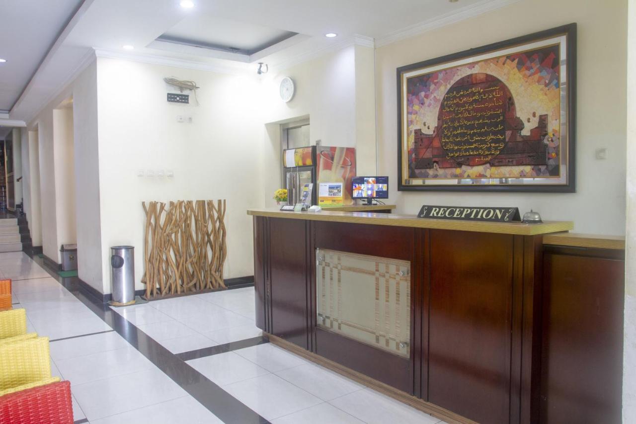 OYO 3894 Karunia Muslim Syariah Hotel Jakarta Bagian luar foto
