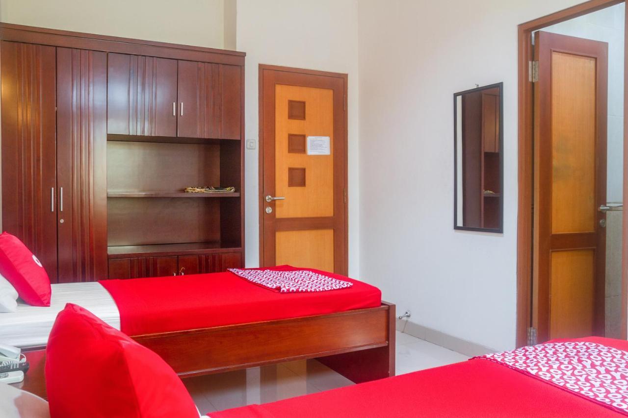 OYO 3894 Karunia Muslim Syariah Hotel Jakarta Bagian luar foto