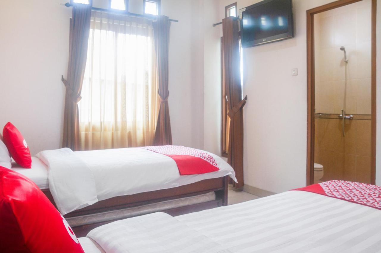 OYO 3894 Karunia Muslim Syariah Hotel Jakarta Bagian luar foto
