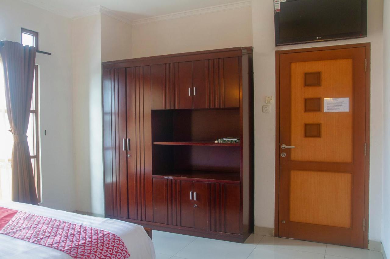 OYO 3894 Karunia Muslim Syariah Hotel Jakarta Bagian luar foto