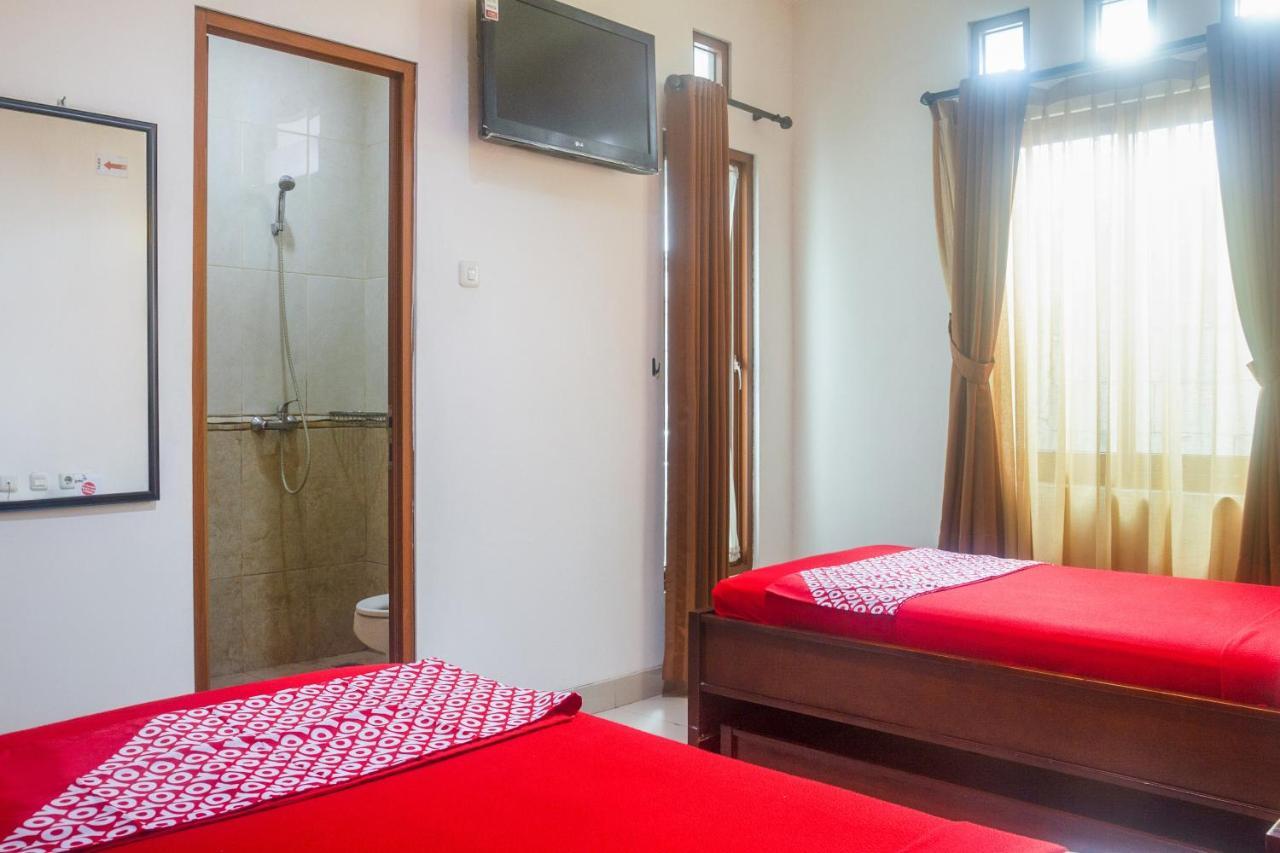 OYO 3894 Karunia Muslim Syariah Hotel Jakarta Bagian luar foto